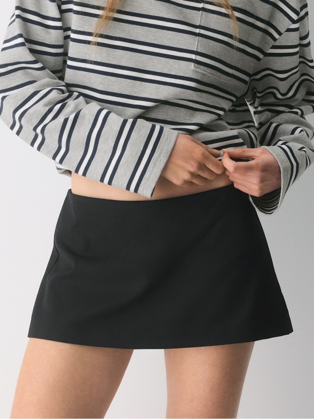 Aritzia Sunday Best Flame Skort Size 10 NWT